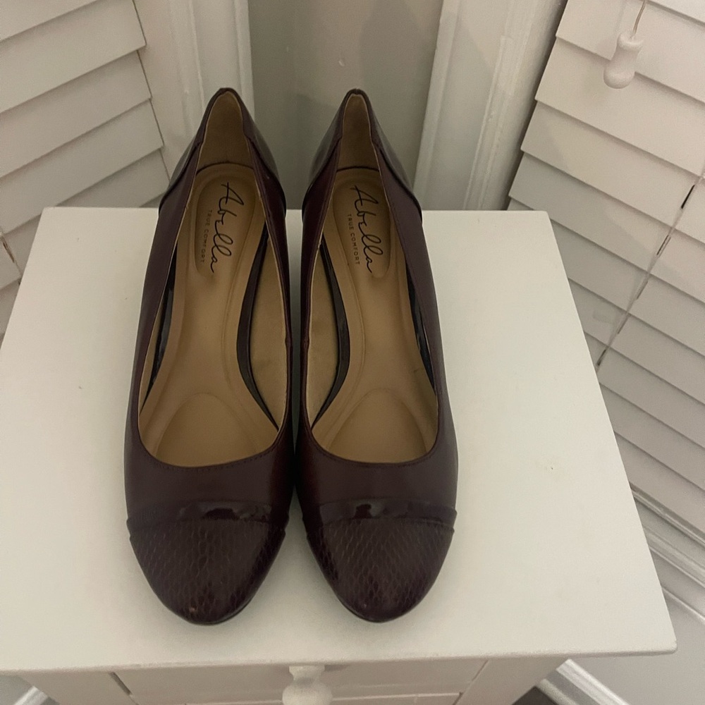 Abella Women's Burgundy Heels